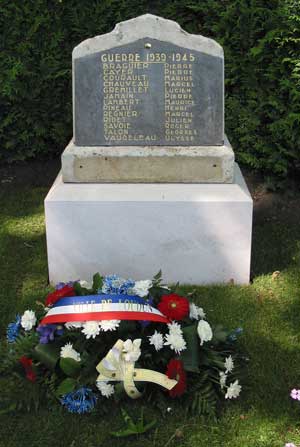 Loudun (France - Vienne) stèle à la mémoire des soldats morts 1939- 1945