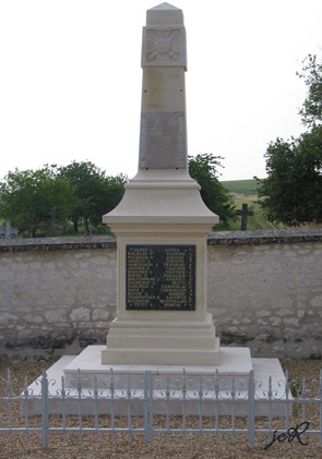 Marçay — Monument aux morts
